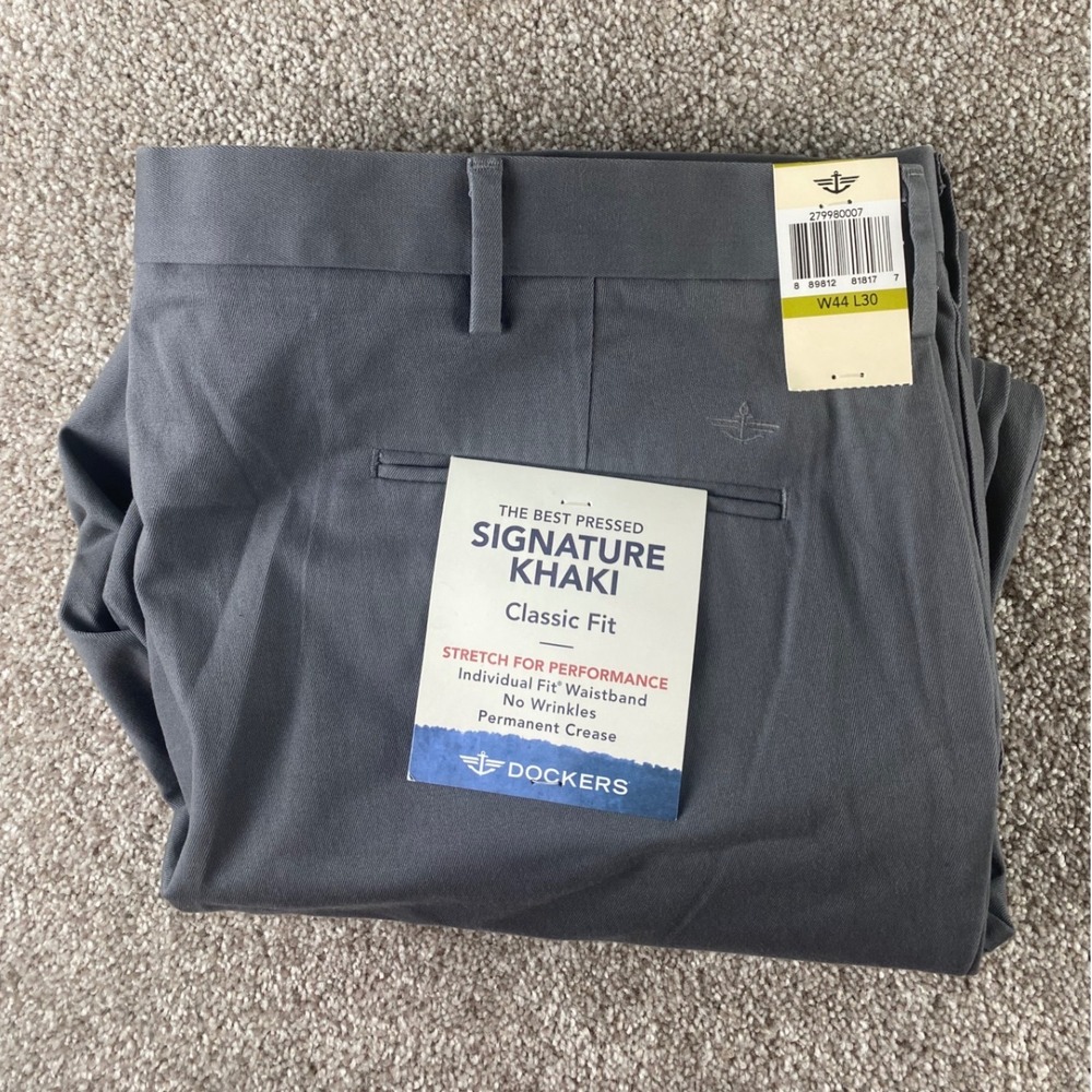 Dockers Signature Khaki Mens 44x30 Classic Fit Cotton Stretch Grey Pants NWT
